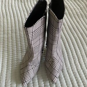 Plaid heeled booties